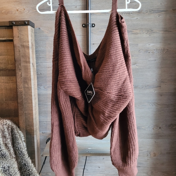 🔥NWT ZAFUL Twisted Cold Shoulder Sweater🔥 - Picture 6 of 7